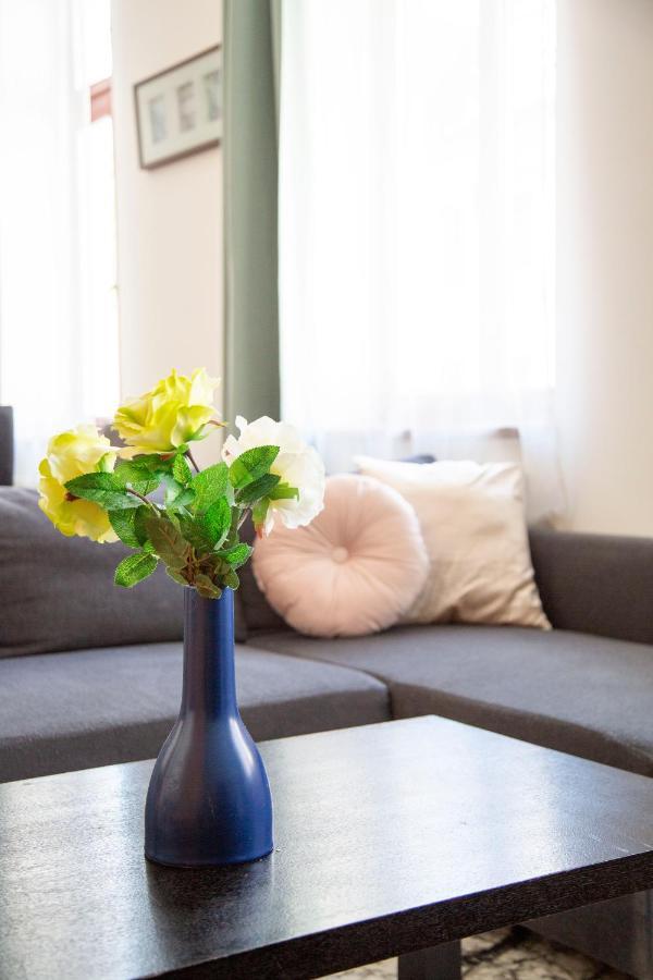 Central Gozsdu Aparment By Quentin Homes Budapest Bagian luar foto